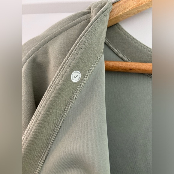 Lululemon Twist Back-to-front pullover - Picture 6 of 9